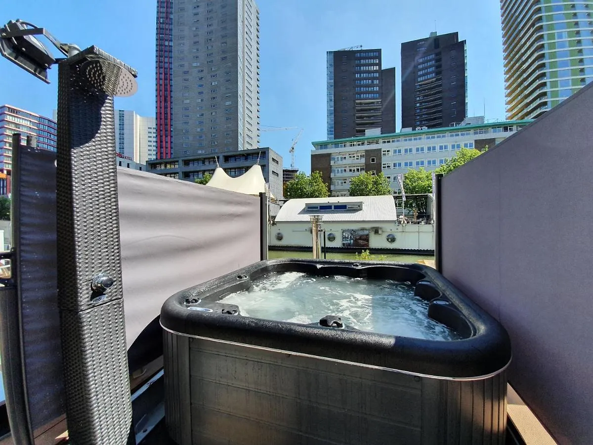 Hotel De Coaster & Aquarium Ponton Rotterdam Holandia
