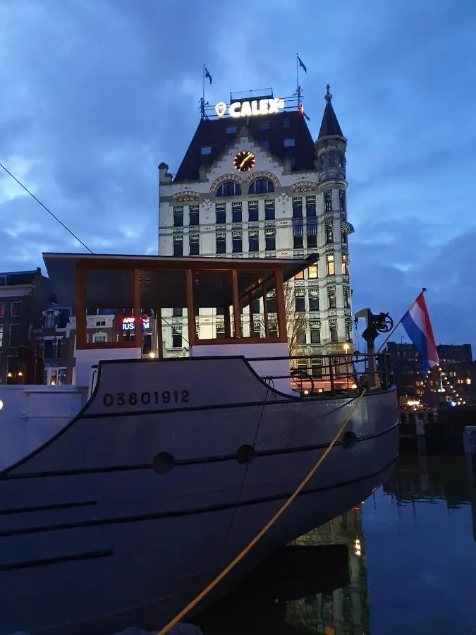 Hotel De Coaster & Aquarium Ponton à Rotterdam Bateau-hôtel