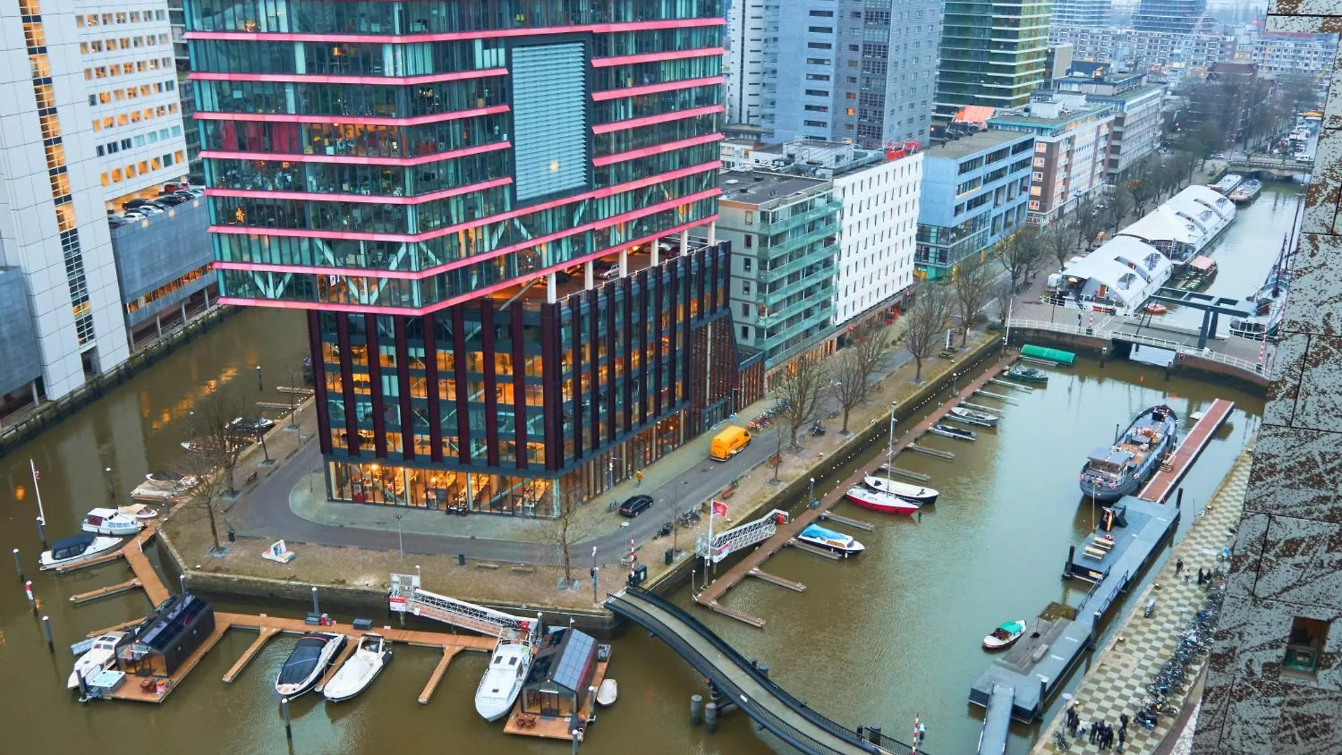 Hotel De Coaster & Aquarium Ponton Rotterdam 0*,  Holandia